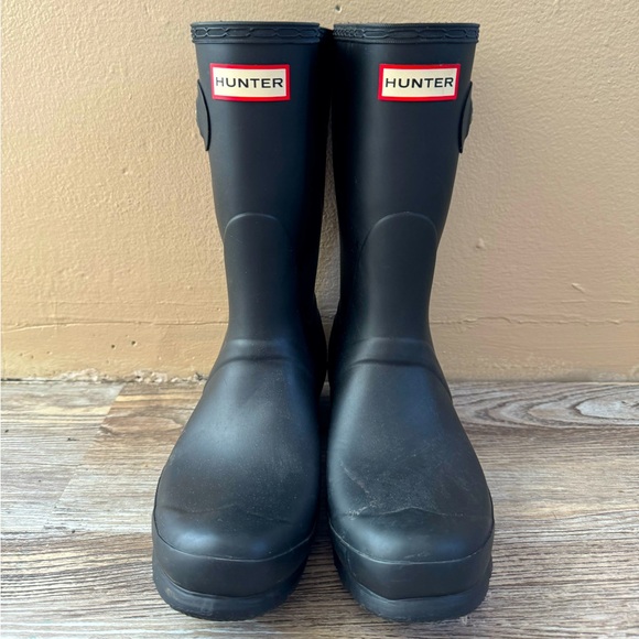 Hunter rain boots
black
Size 8 - Picture 2 of 5